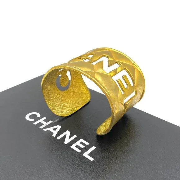 Authentic CHANEL CC Logo Cut Out Vintage Bracelet Cuff Bangle Gold Quilted Wide - Picture 2 of 9